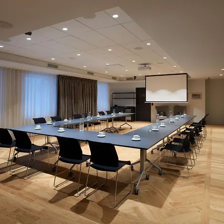 فندق Iceland Parliament Hotel, Curio Collection By Hilton ريكيافيك