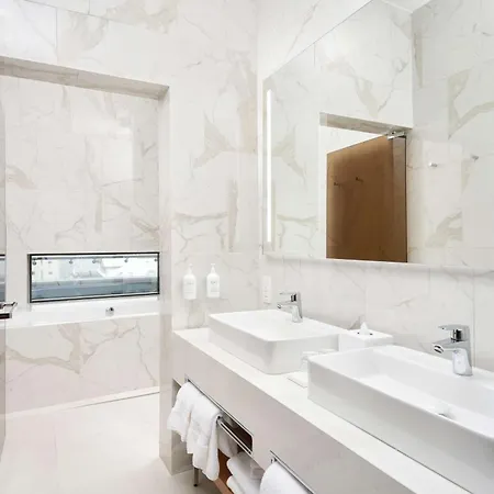 Iceland Parliament Hotel, Curio Collection By Hilton 4*